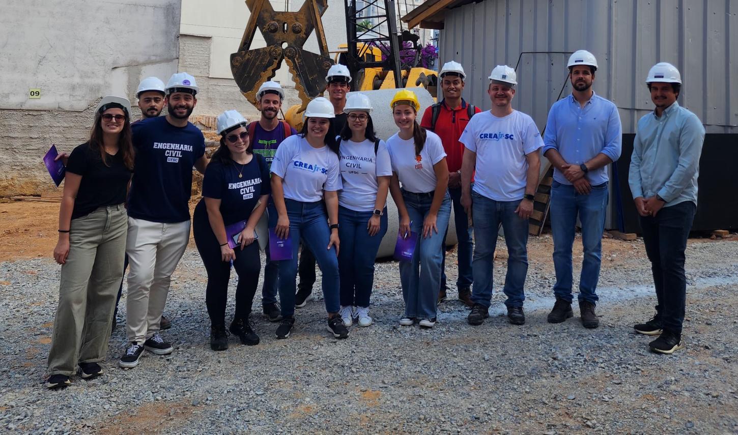 Acadêmicos da UFSC visitam obra da WKoerich