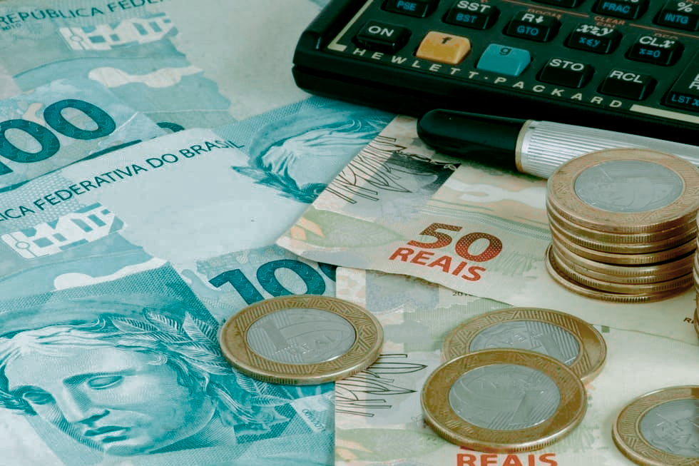 ECONOMISTA ANALISA RECUO DO GOVERNO SOBRE IOF E ALERTA PARA MUDANÇA NO REGIME MACROECONÔMICO BRASILEIRO