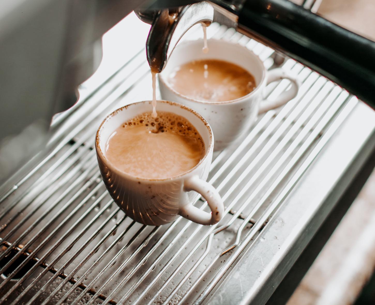 Especialista alerta para os riscos à saúde digestiva causados pelo consumo exagerado de café