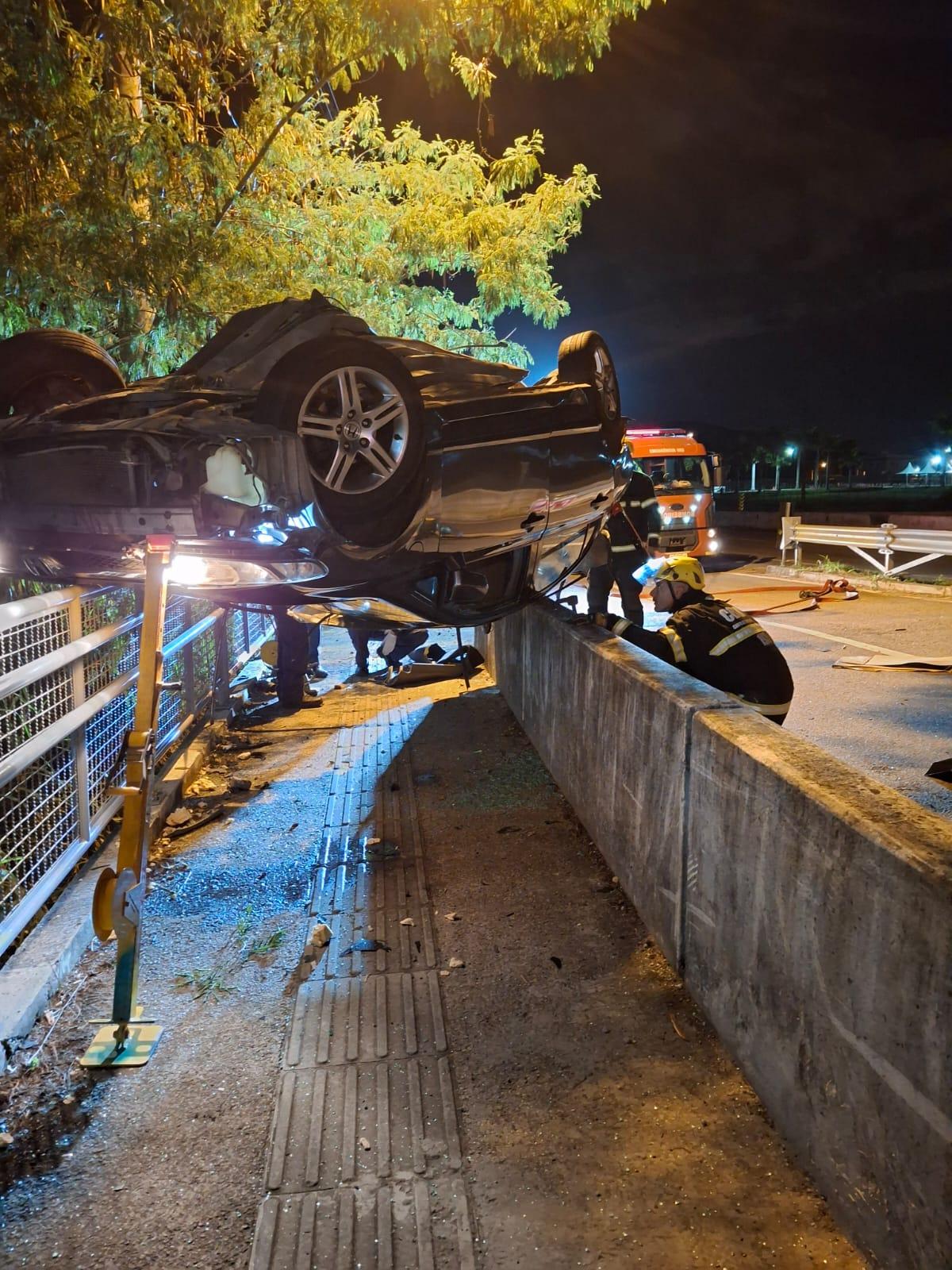 Capotamento na SC-401 em Florianópolis deixa uma vítima fatal na madrugada desta terça-feira