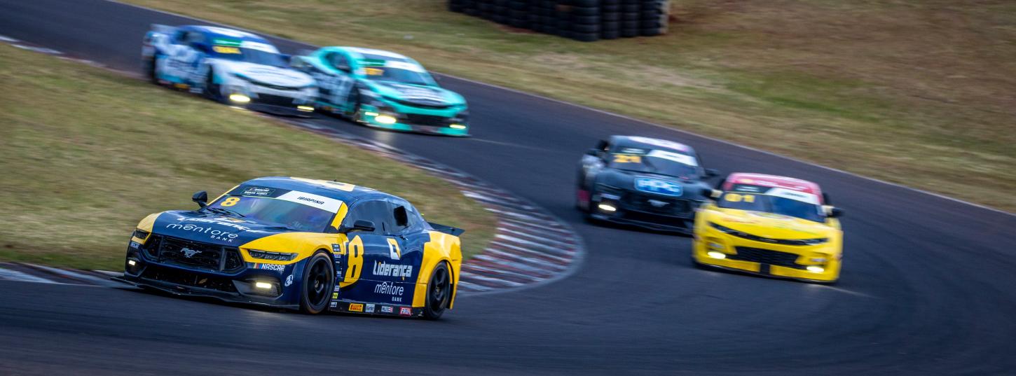 Pole, vitória no primeiro estágio e quebra mecânica marcam a disputa de Alfredinho Ibiapina no Night Challenge NASCAR Brasil