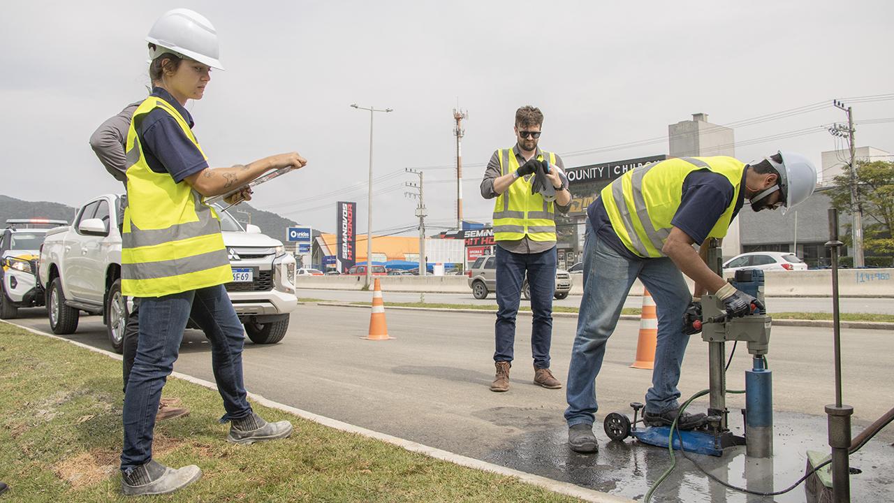 Laboratório de Obras fiscalizou, em 2025, ao menos R$ 500 milhões em contratos e encontrou problemas em 18 das 25 obras vistoriadas