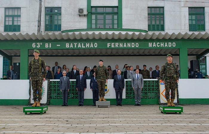 Tropas em forma e tradição: General Calderaro assume comando da 14ª Brigada