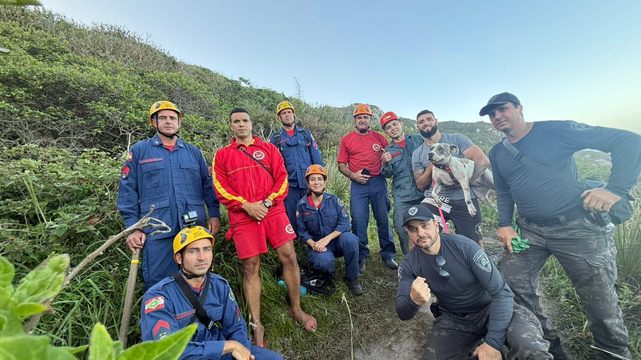 CBMSC Realiza Resgate Complexo de Cão em Fenda no Morro das Aranhas em Florianópolis.