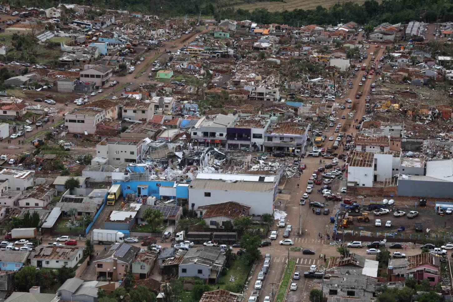 Em Rio Bonito do Iguaçu, Ratinho Junior anuncia força-tarefa para reconstrução das casas