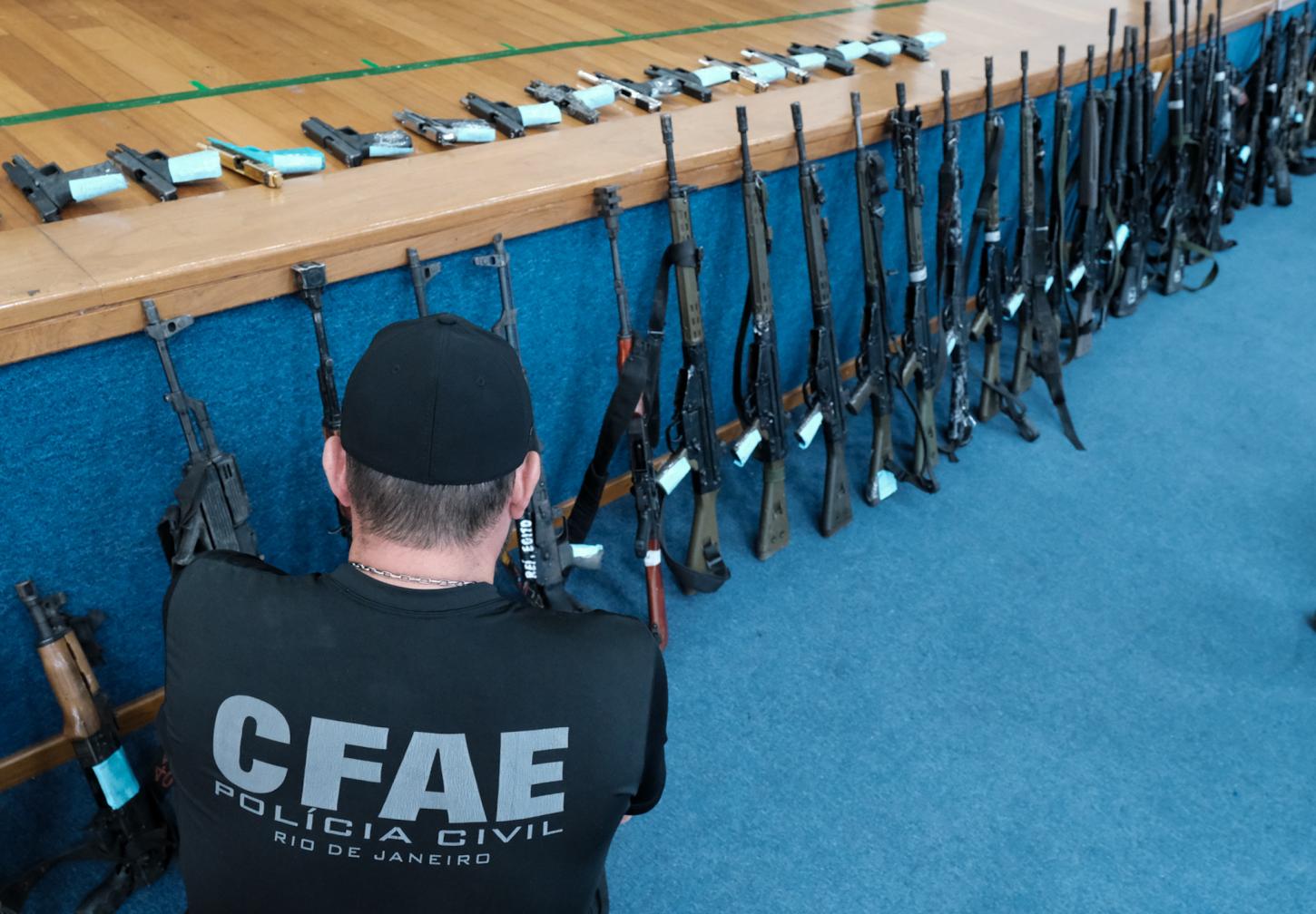 Governo do Rio apreende R$ 12,8 milhões em armas de guerra em um dia