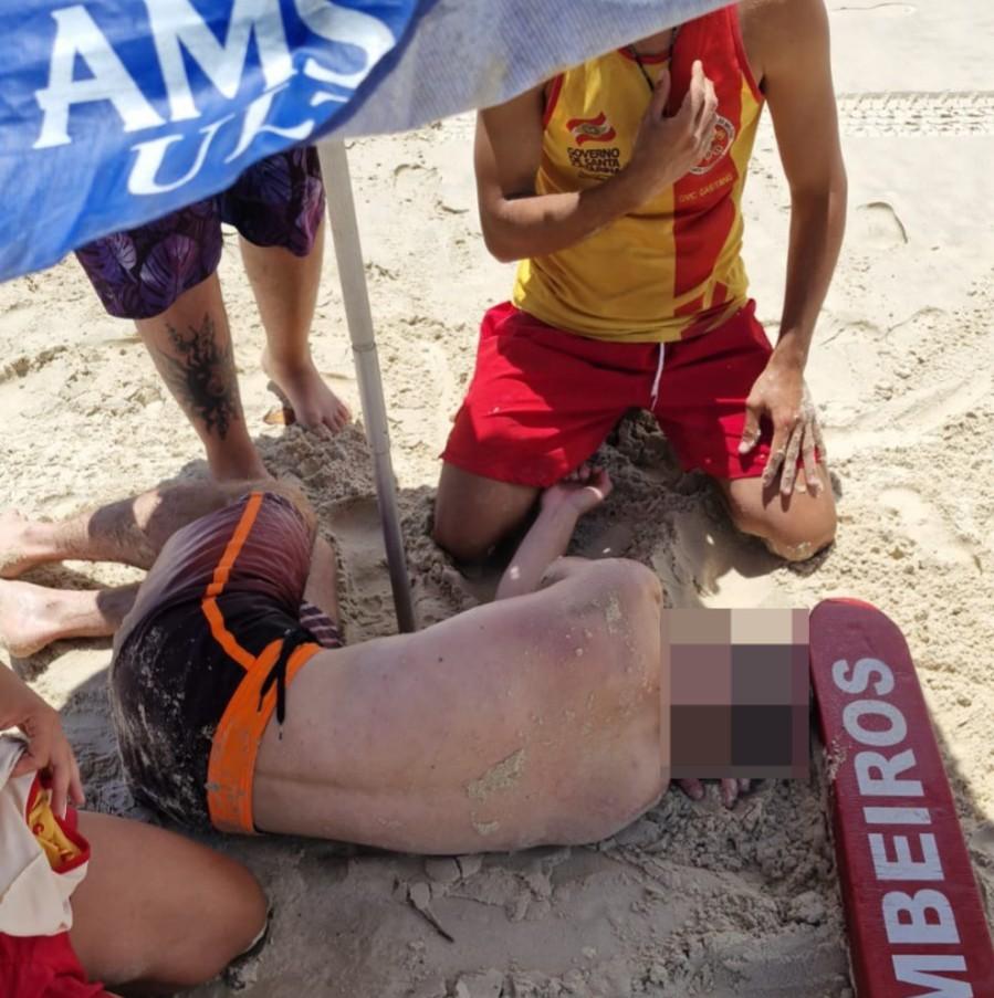 GUARDA-VIDAS RESGATAM VÍTIMA DE AFOGAMENTO NA PRAIA BRAVA, EM FLORIANÓPOLIS