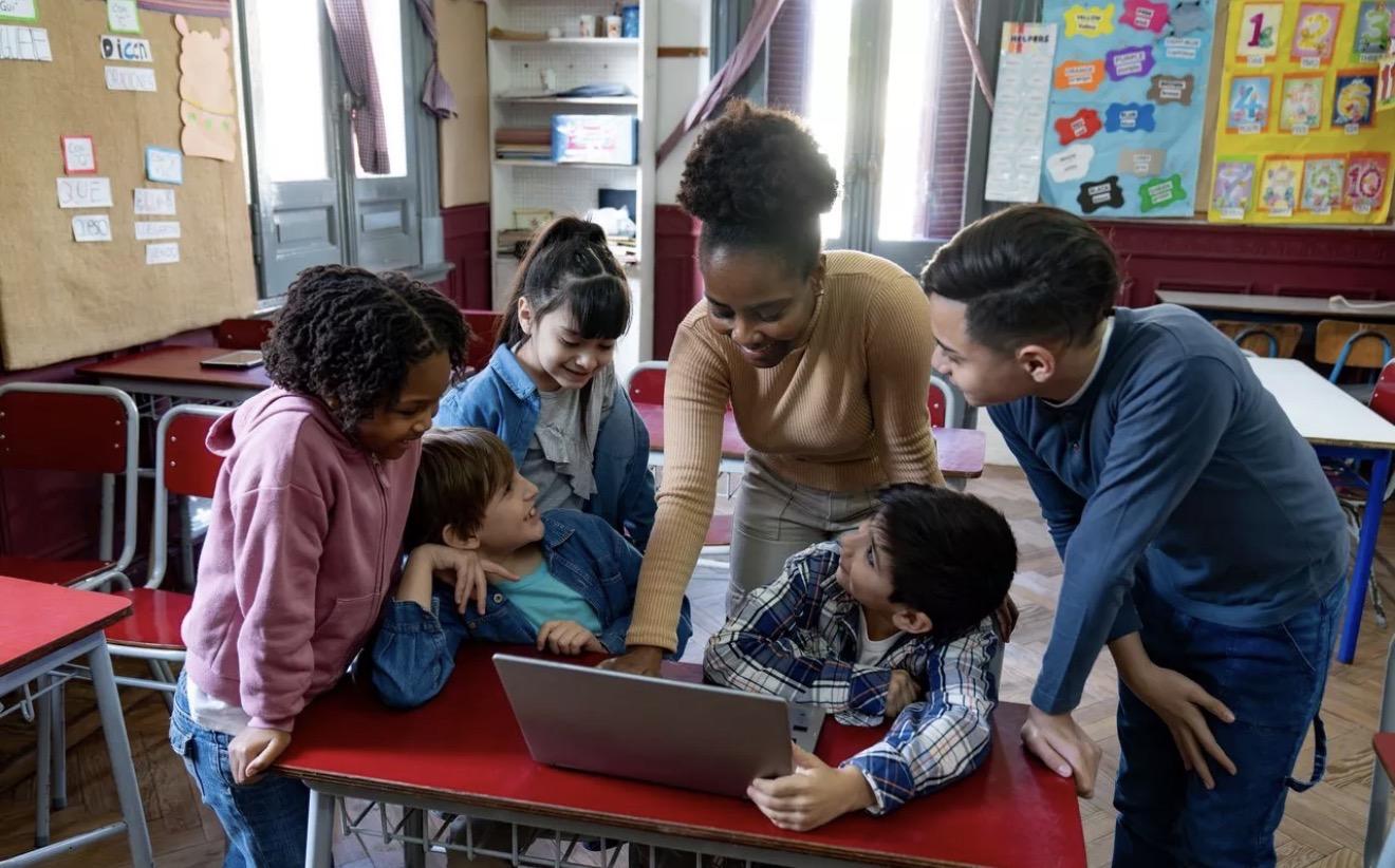 Educação que ensina de verdade: o que a Análise do Comportamento ainda tem a dizer às salas de aula