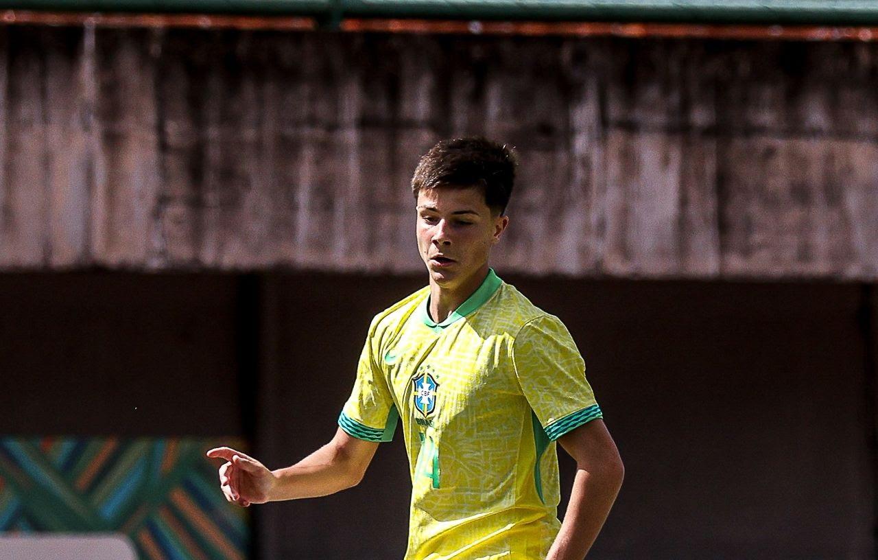 Catarinense Enzo mira sequência no Internacional/RS e sonha com novo chamado para a Seleção Brasileira.