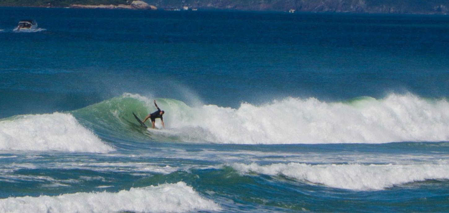 Praia do Santinho recebe etapa decisiva do Layback Pro