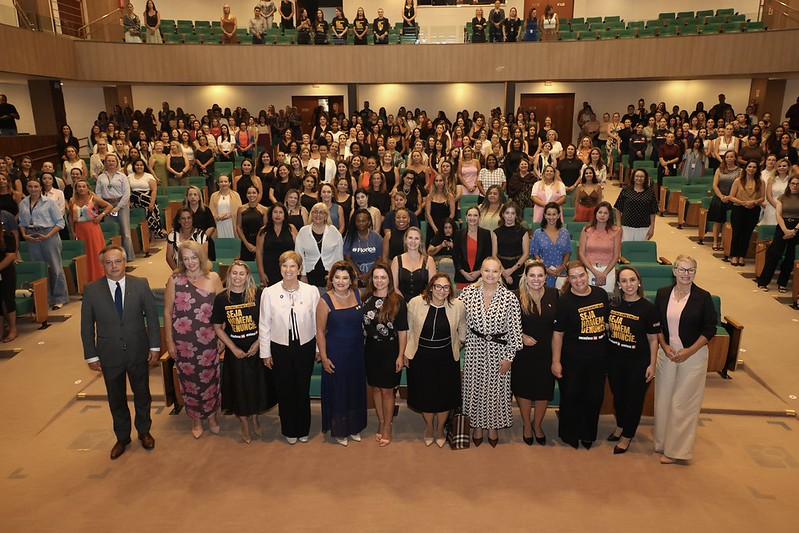 Procuradora-Geral de Justiça destaca desafios e avanços das mulheres em palestra a servidoras do Estado