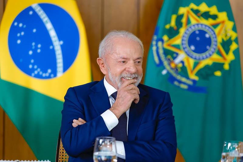“A democracia tem um valor inestimável e significa garantir melhoria na qualidade de vida das pessoas”, diz Lula