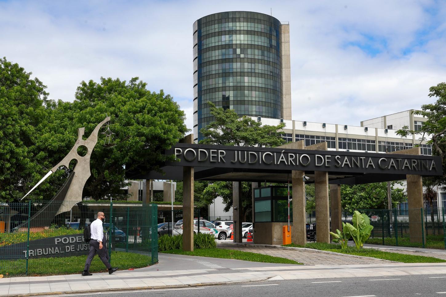 Candidata trans vai realizar TAF com critérios femininos em seleção da PM de SC