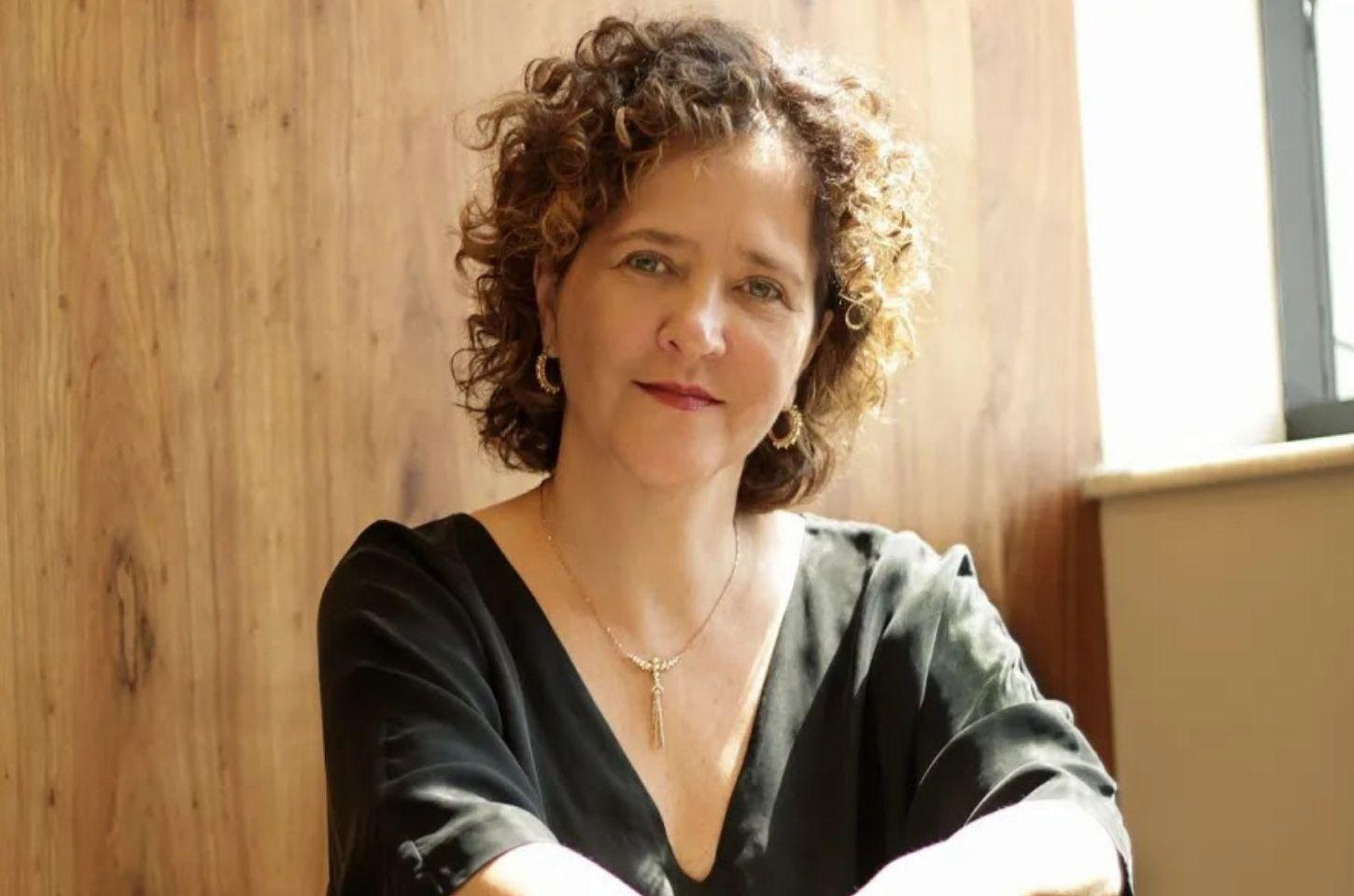 Carla Madeira, a autora mineira que subirá ao palco do Festival Literário de Santa Catarina em maio.