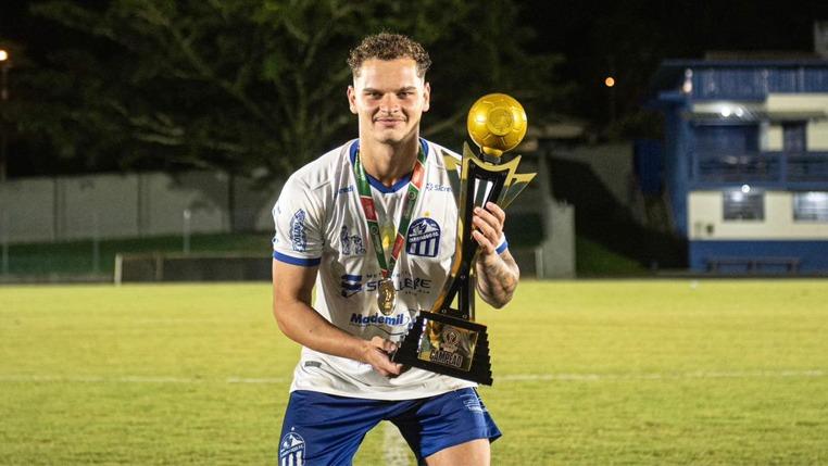 Decisivo na conquista estadual do sub-21, Gustavo Baschiroto mira disputa do Catarinense com o profissional do Caravaggio