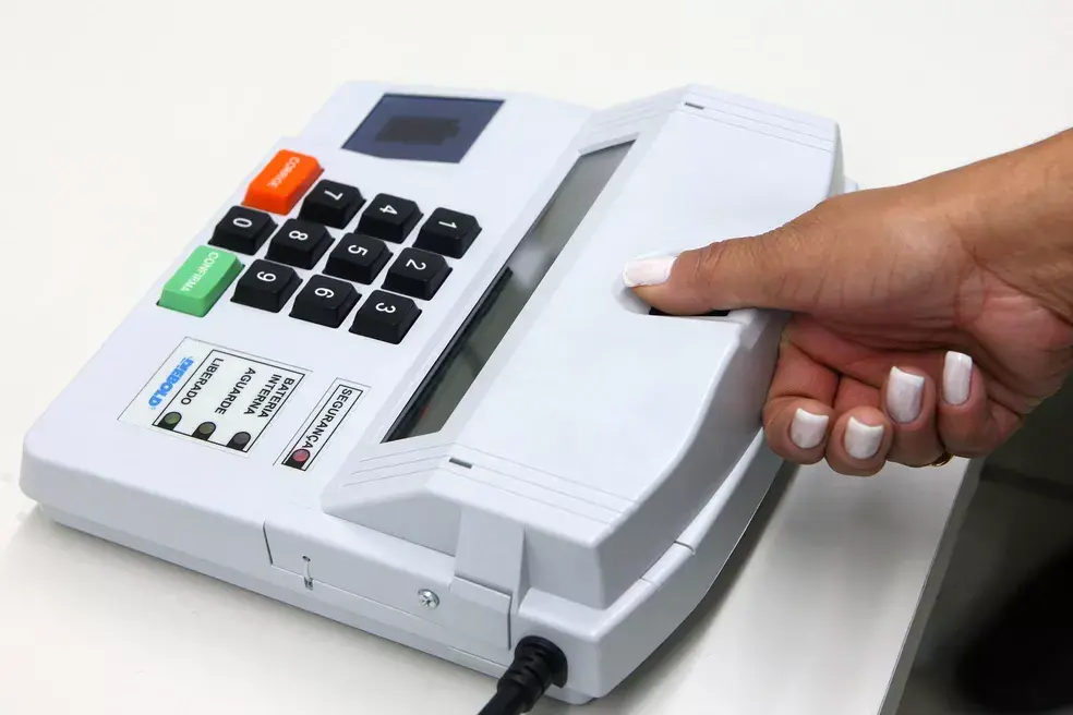 Eleitor pode regularizar sua inscrição pela internet, até 6 de maio