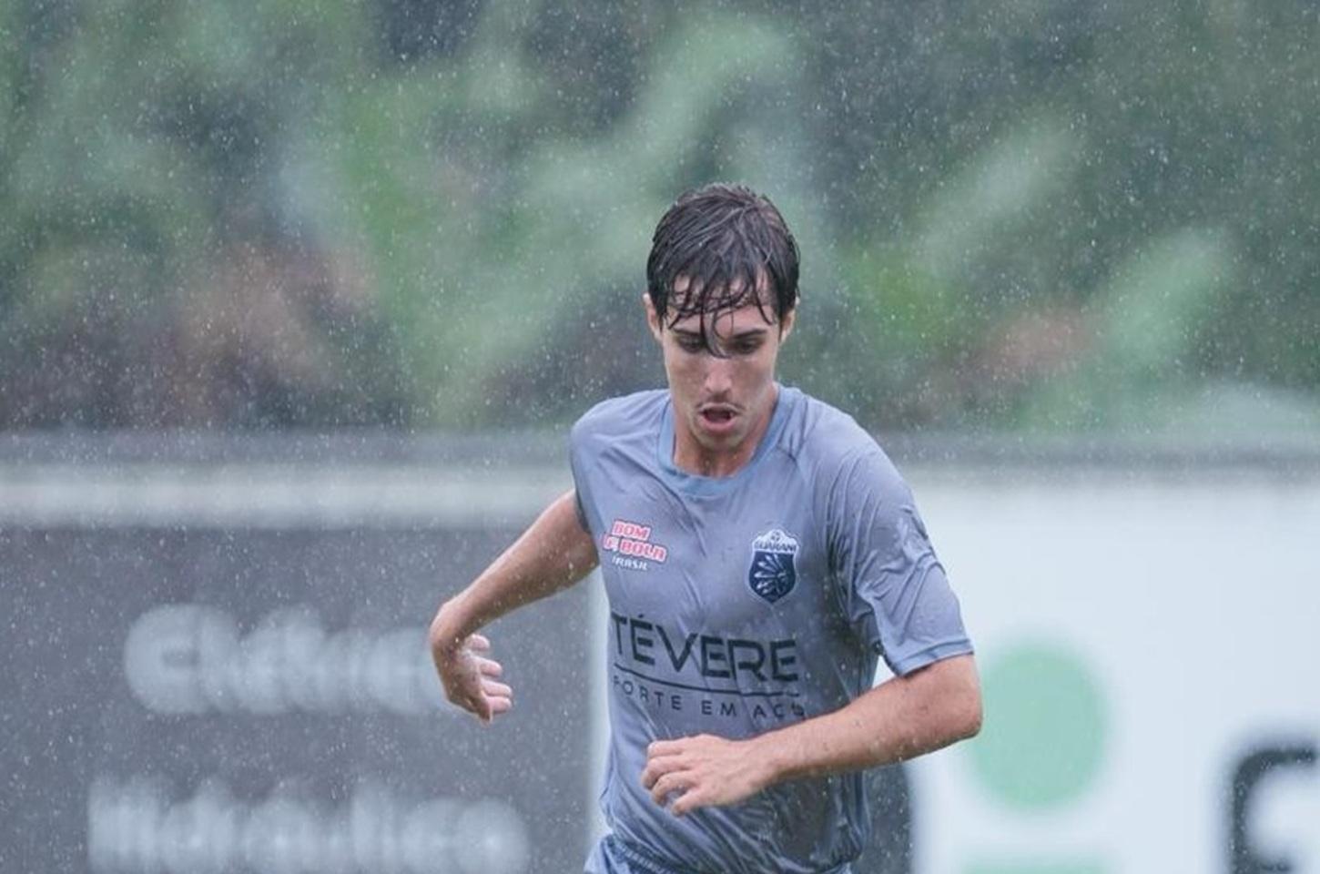 Ex-Avaí, volante Gustavo Minich vive expectativa de estreia como profissional pelo Guarani de Palhoça