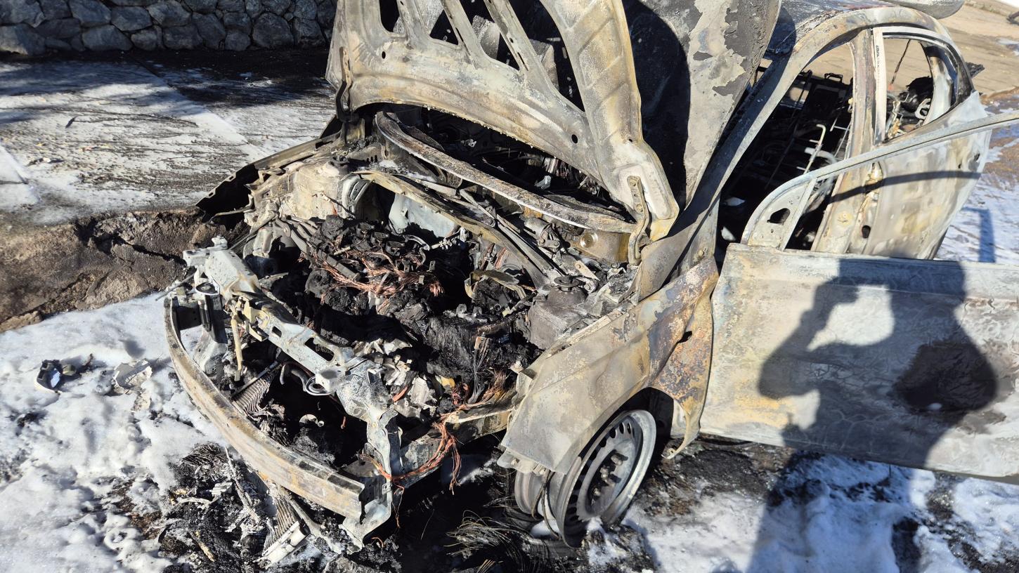 Veículo ficou completamente danificando nesta quinta-feira na ilha em Florianópolis