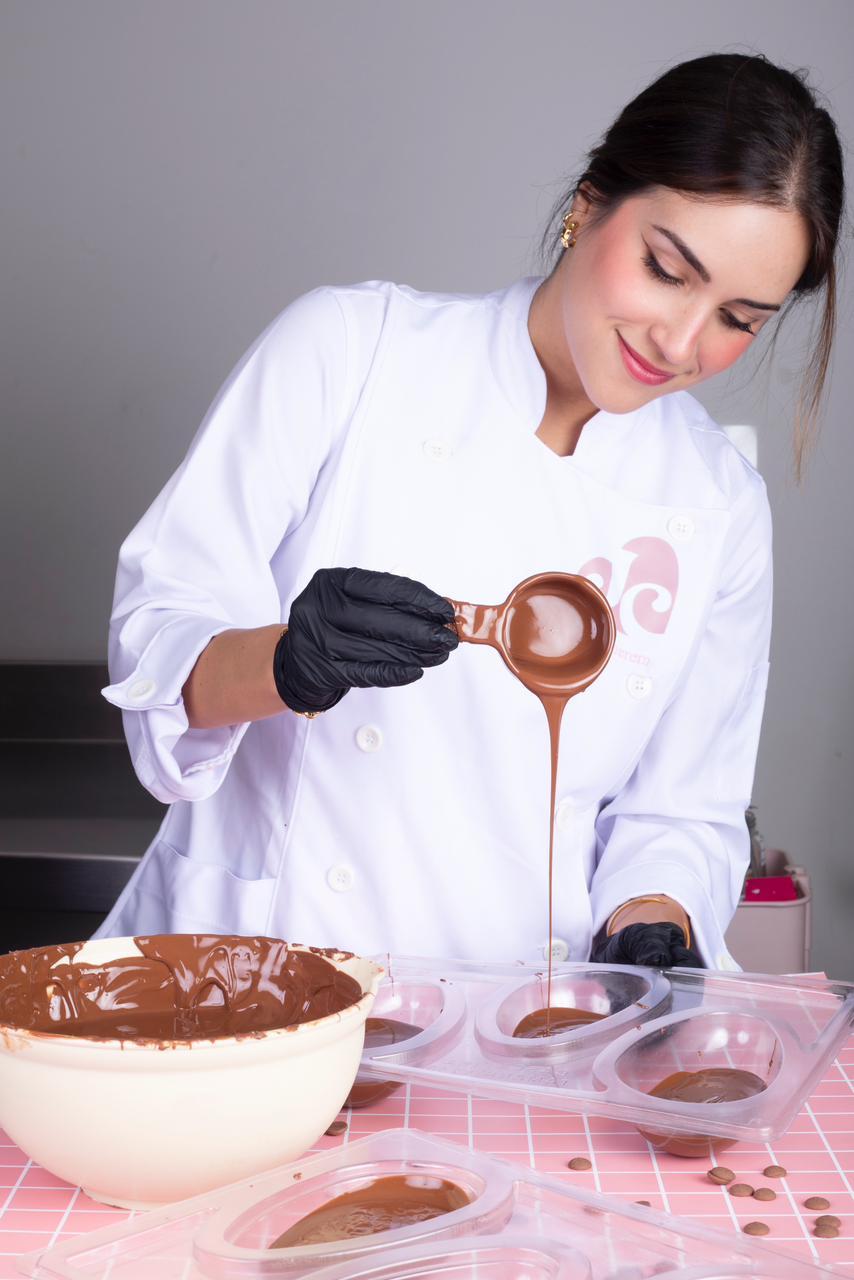 A empresária e confeiteira Júlia Cherem (foto Cassiane Zago)