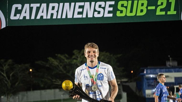 Após título do Campeonato Catarinense Sub-21, zagueiro  Nathanael almeja oportunidades no elenco principal do Caravaggio