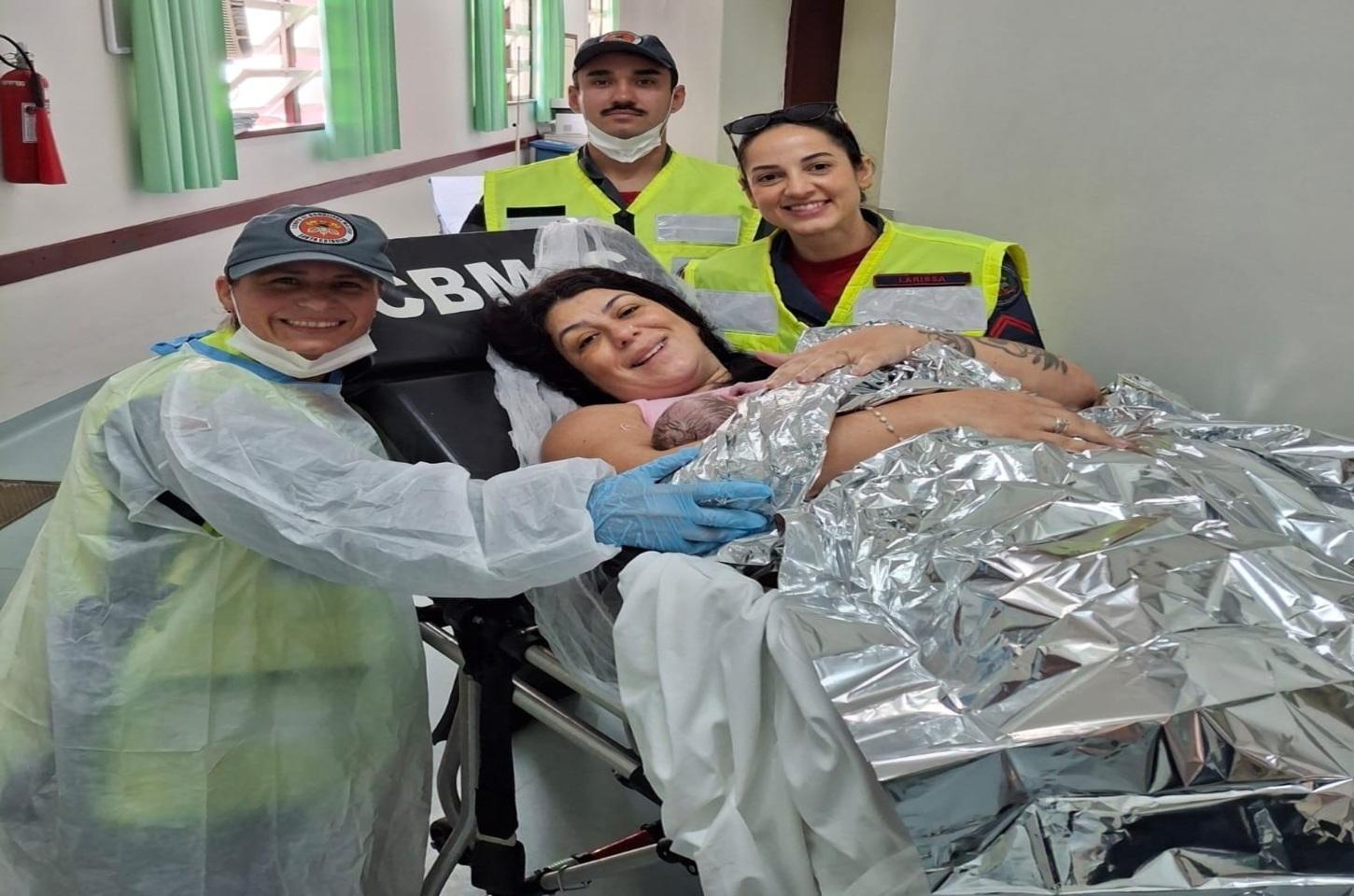 BOMBEIROS AUXILIAM PARTO DE EMERGÊNCIA NO BAIRRO RIO VERMELHO, EM FLORIANÓPOLIS.