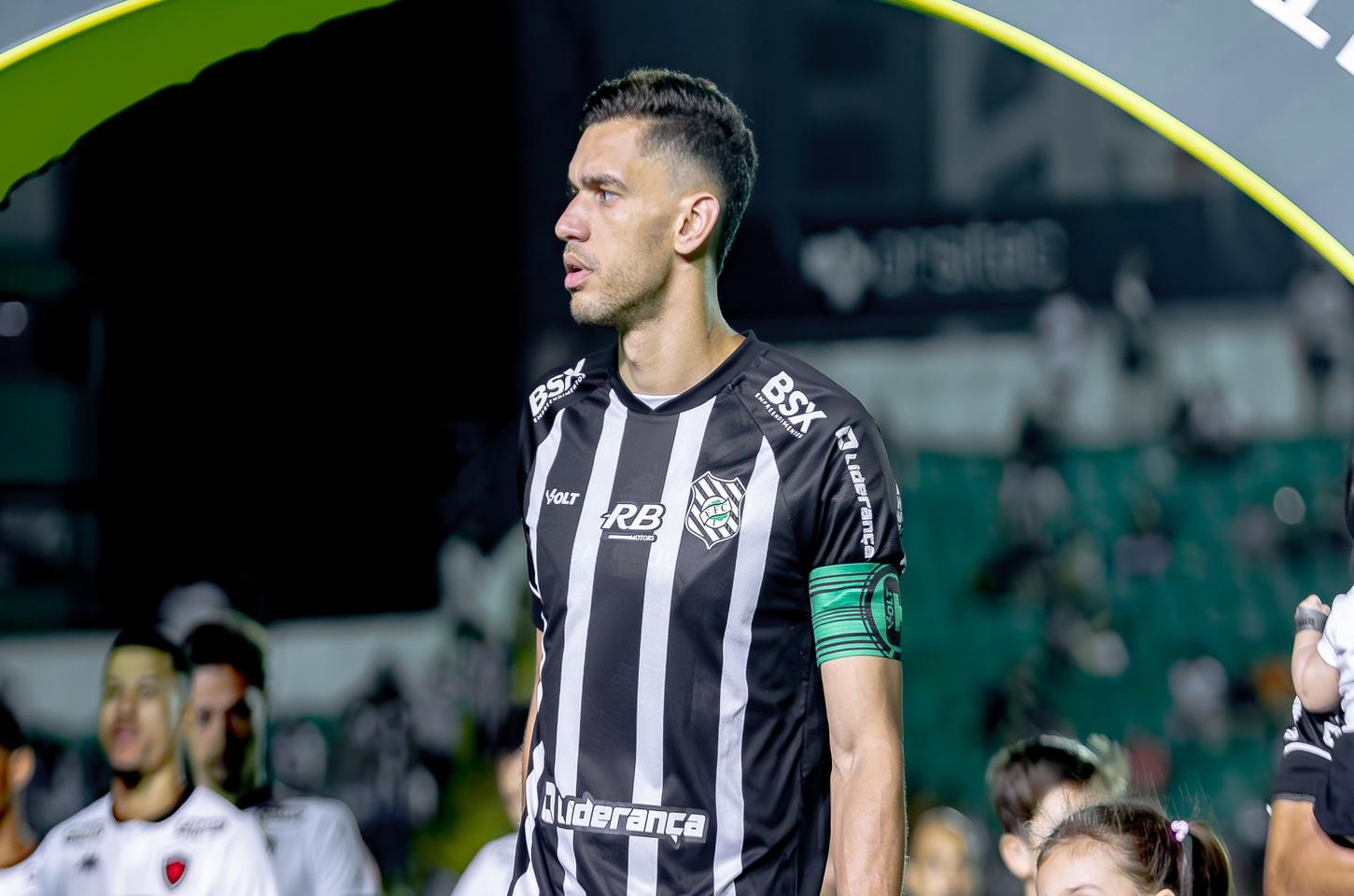 Com vitória importante fora de casa, Lucas Dias mira início de sequência positiva na Série C