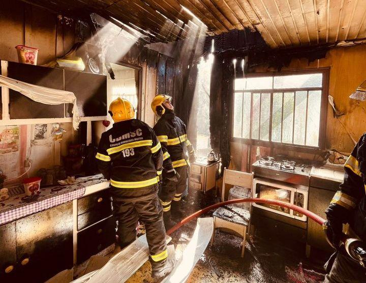 Corpo de Bombeiros orienta população sobre prevenção   diante do aumento de incêndios residenciais no inverno