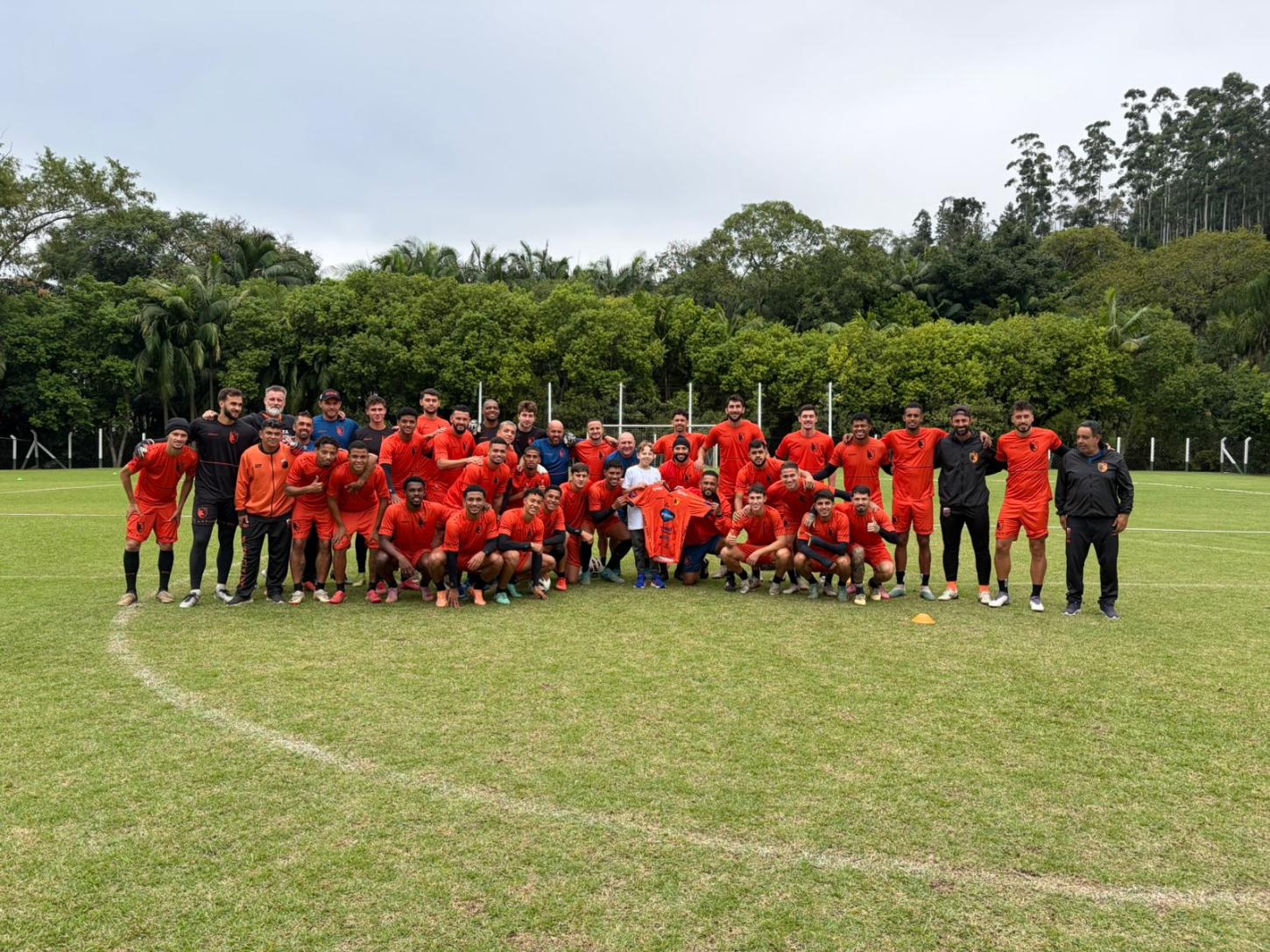 Força que inspira: Joaquim supera desafio de saúde e emociona em visita ao Santa Catarina Clube pelo projeto #SantaSocial