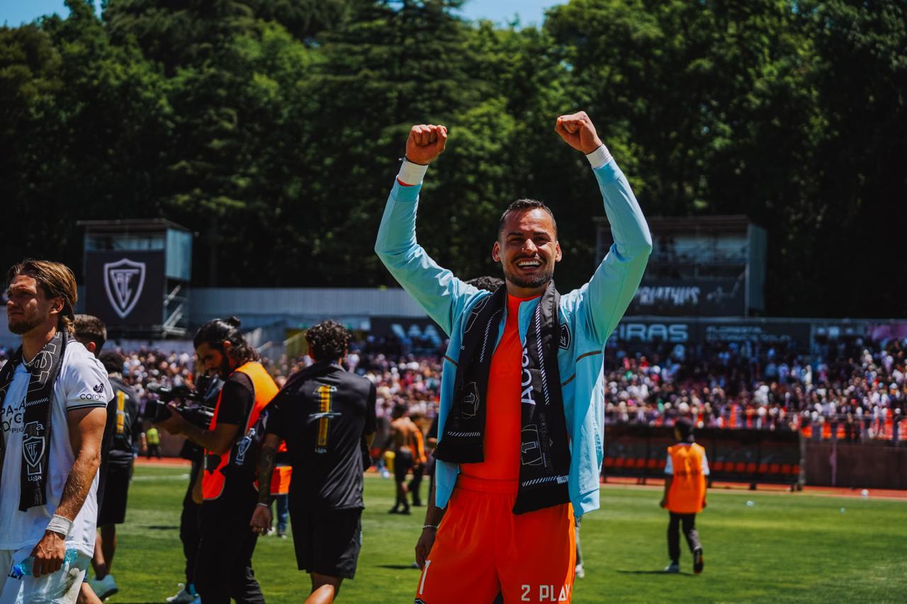 Goleiro catarinense Bruno Brigido conquista segundo acesso na Europa e consolida legado de excelência em Portugal