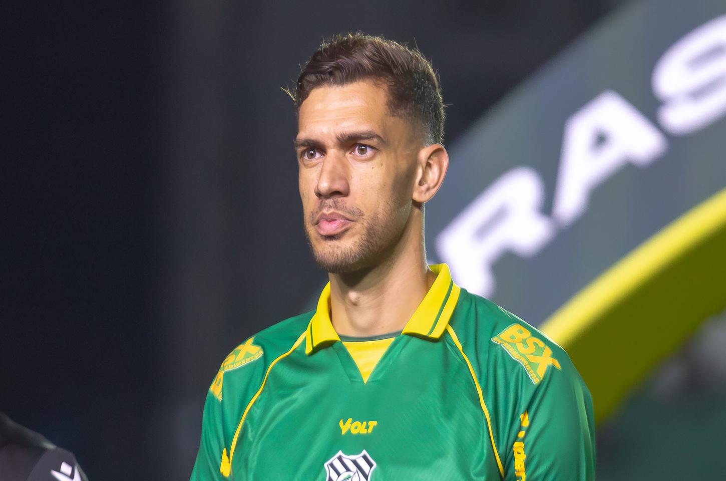 Após duas vitórias seguidas de virada, Lucas Dias valoriza esforço do elenco e projeta segunda metade da Série C