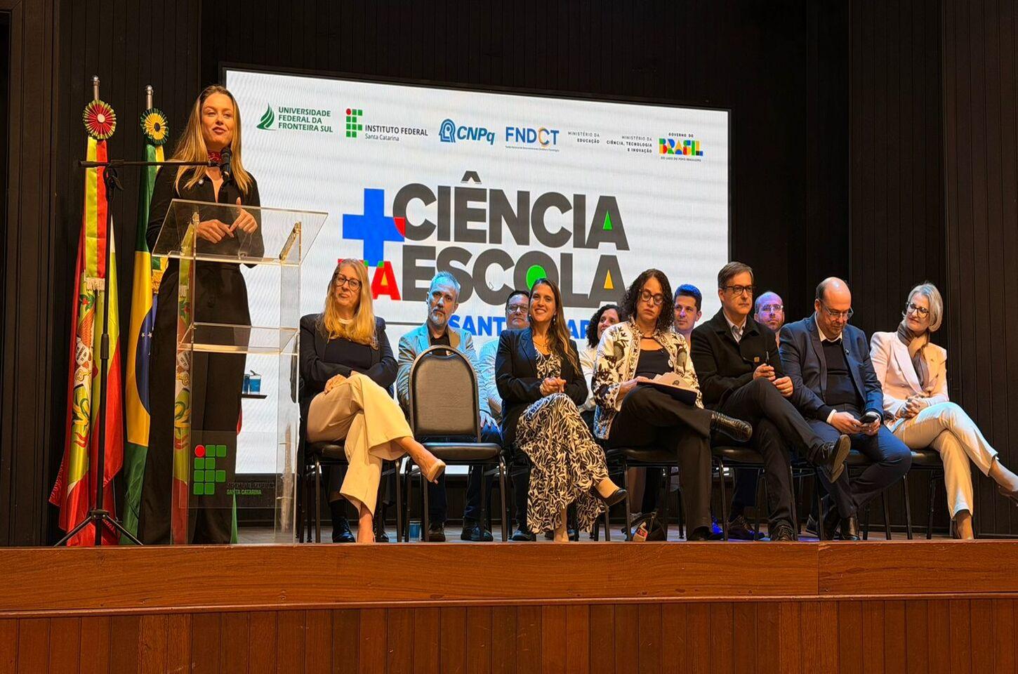 Com articulação de Giovana, Ministra faz entrega na UFSC e apresenta programa em Criciúma (SC)