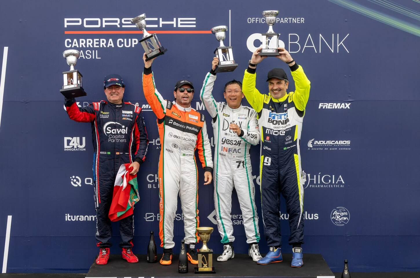 Piloto catarinense leva a bandeira de Santa Catarina ao pódio da Porsche Cup Brasil em Le Mans, na França