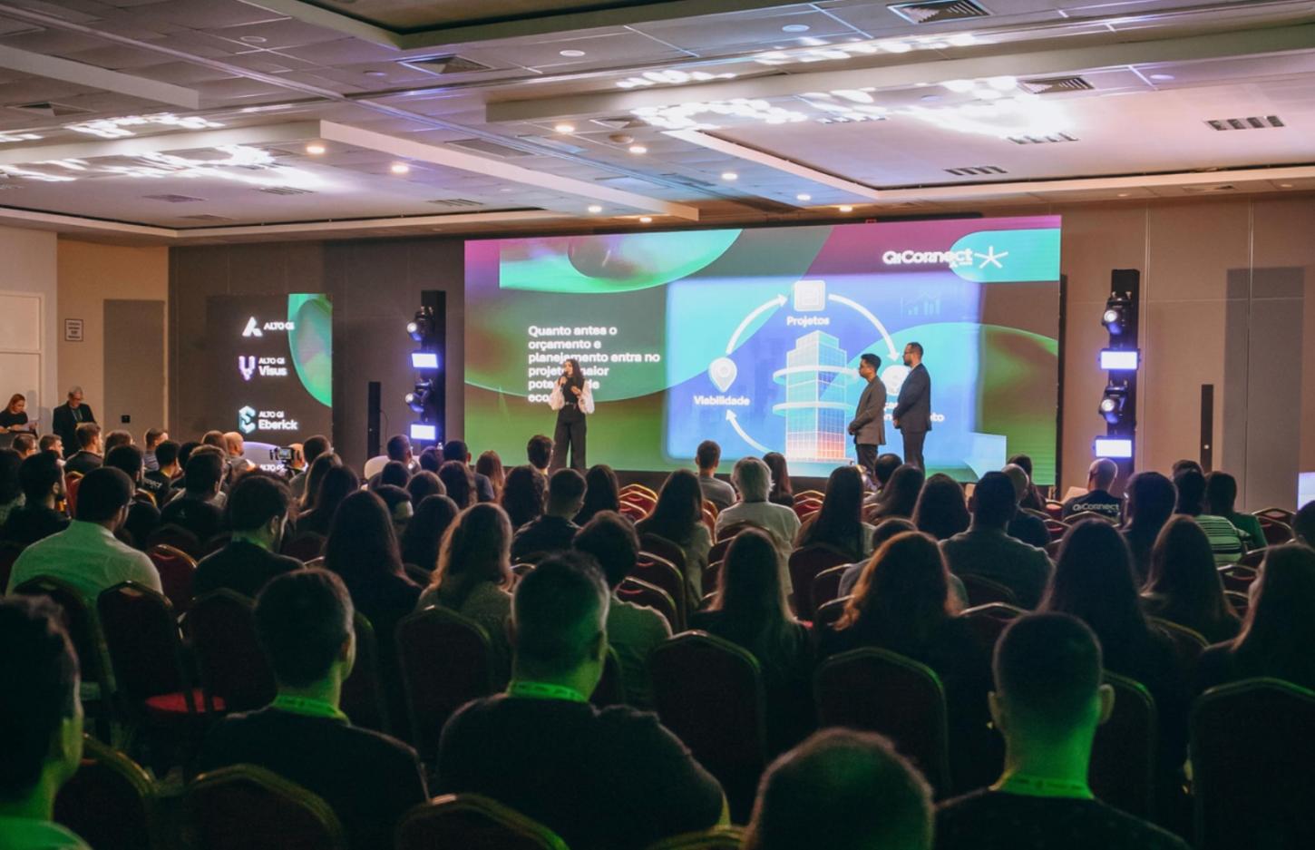 QiConnect Florianópolis promove debates sobre tecnologia e transformação digital na construção civil 