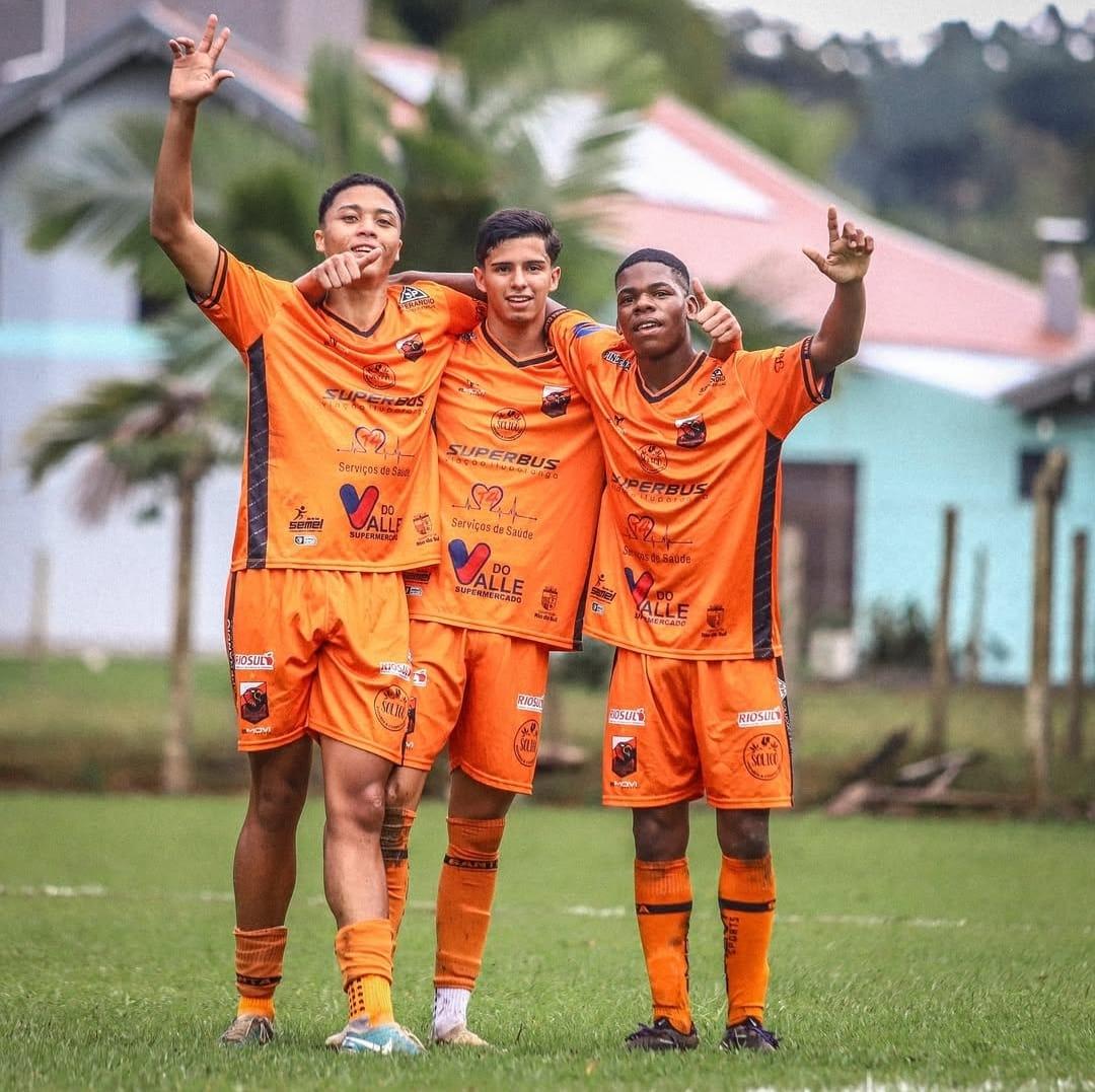 Foco total na decisão: Santa Catarina Clube intensifica preparação para a grande final da Liga Riosulense Sub-20