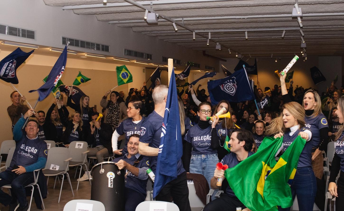  Imobiliária pinta Floripa com mais de mil placas verdes e amarelas em campanha inspirada na Copa do Mundo