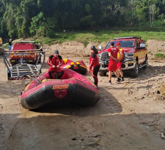 CBMSC intensifica buscas por menino no Rio Cubatão em Santo Amaro da Imperatriz (SC)