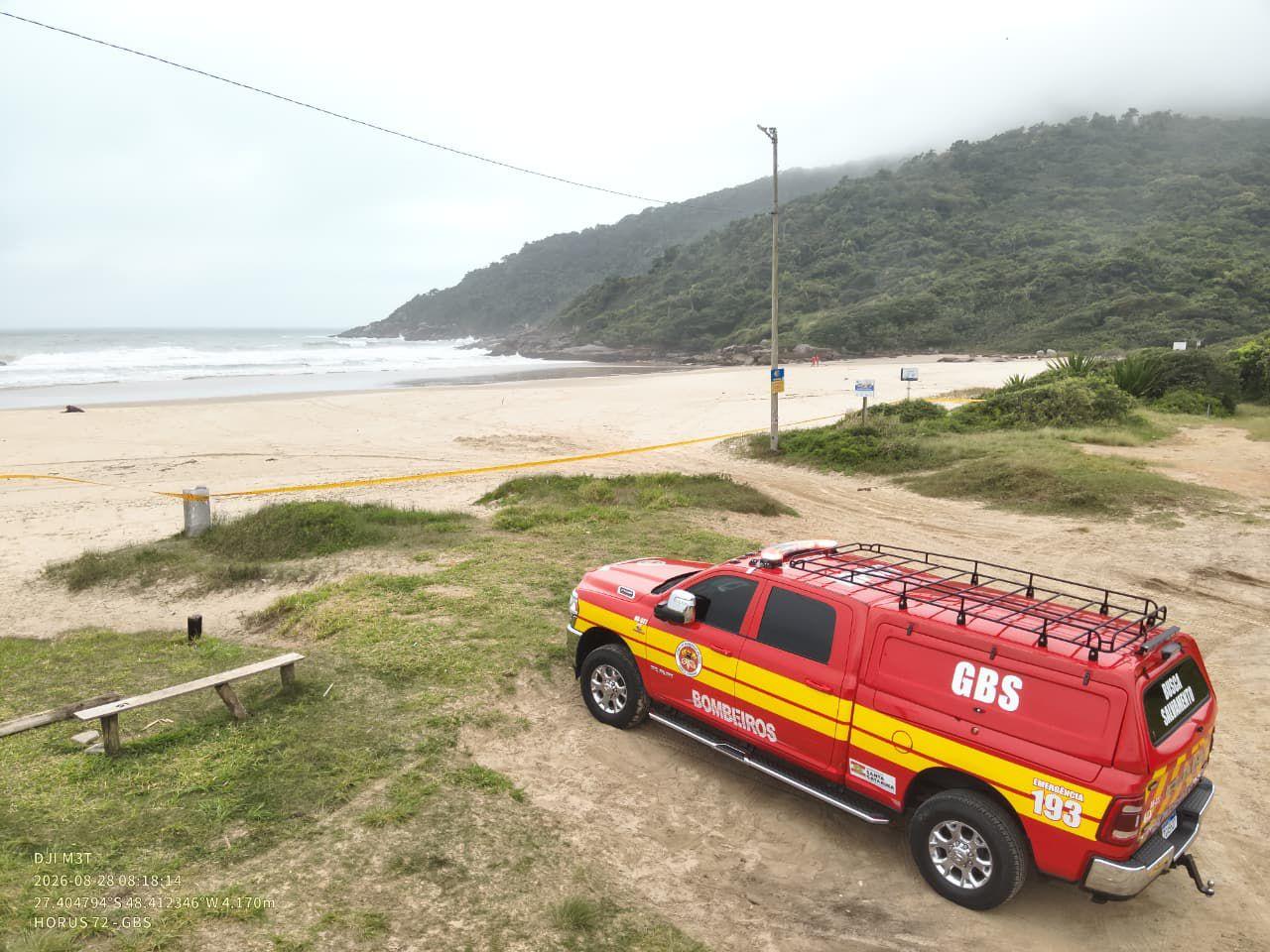 CBMSC suspende buscas na Praia Brava após localização de corpo que pode ser o homem desaparecido na capital catarinense 