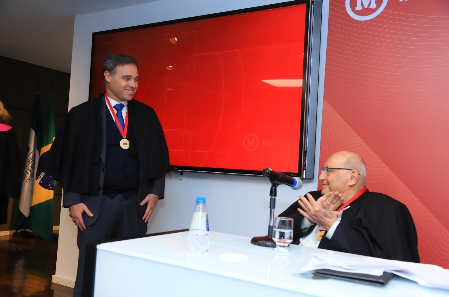 Com saudação de Ives Gandra, ministro André Mendonça toma posse na Academia Mackenzista de Letras