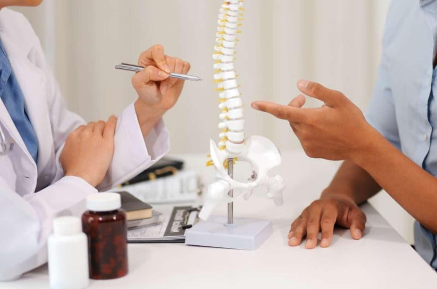 Osteoporose: Como os hormônios influenciam a saúde dos ossos. Homens e mulheres enfrentam riscos diferentes