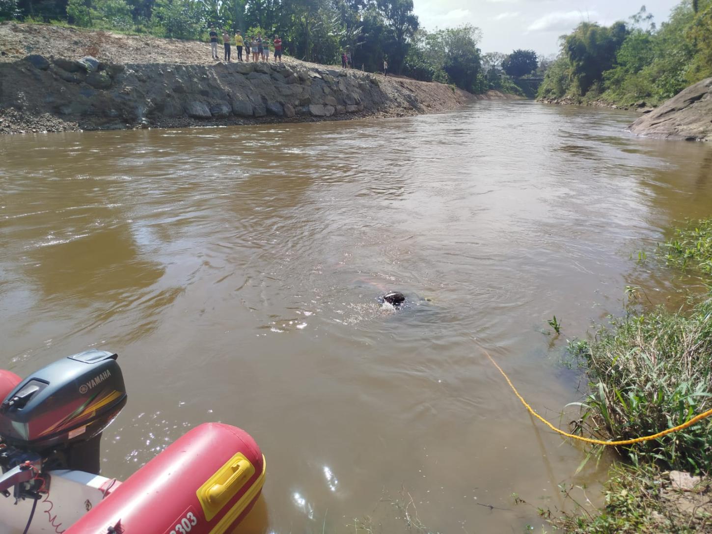 Equipe de buscas dos bombeiros militares, seguem as buscas pelo menino desaparecido no Rio Cubatão na grande Florianópolis