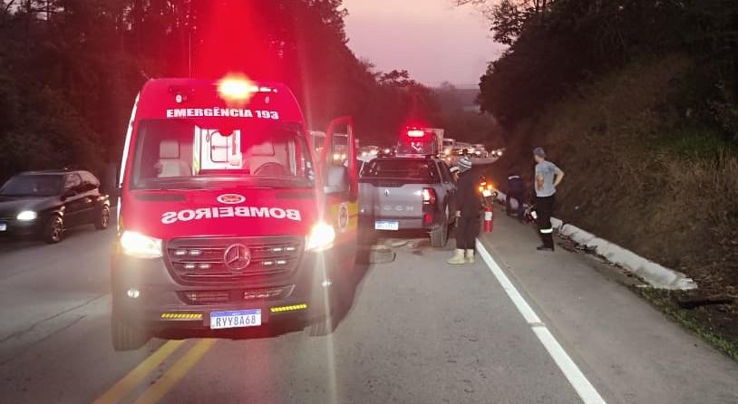 Acidente de trânsito com três veículos na região metropolitana de Florianópolis