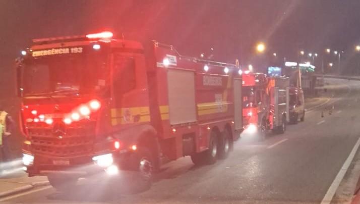 Bombeiros Militar, realizaram o combate ao incêndio em oficial mecânico na região Norte da ilha na capital