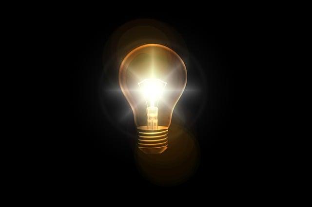 A luz brilha no entendimento na preparação do projeto da criação!