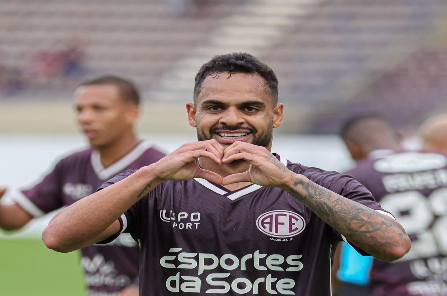Após ‘vitória daquelas’ em casa, Juninho projeta reencontro com o Brusque em Santa Catarina