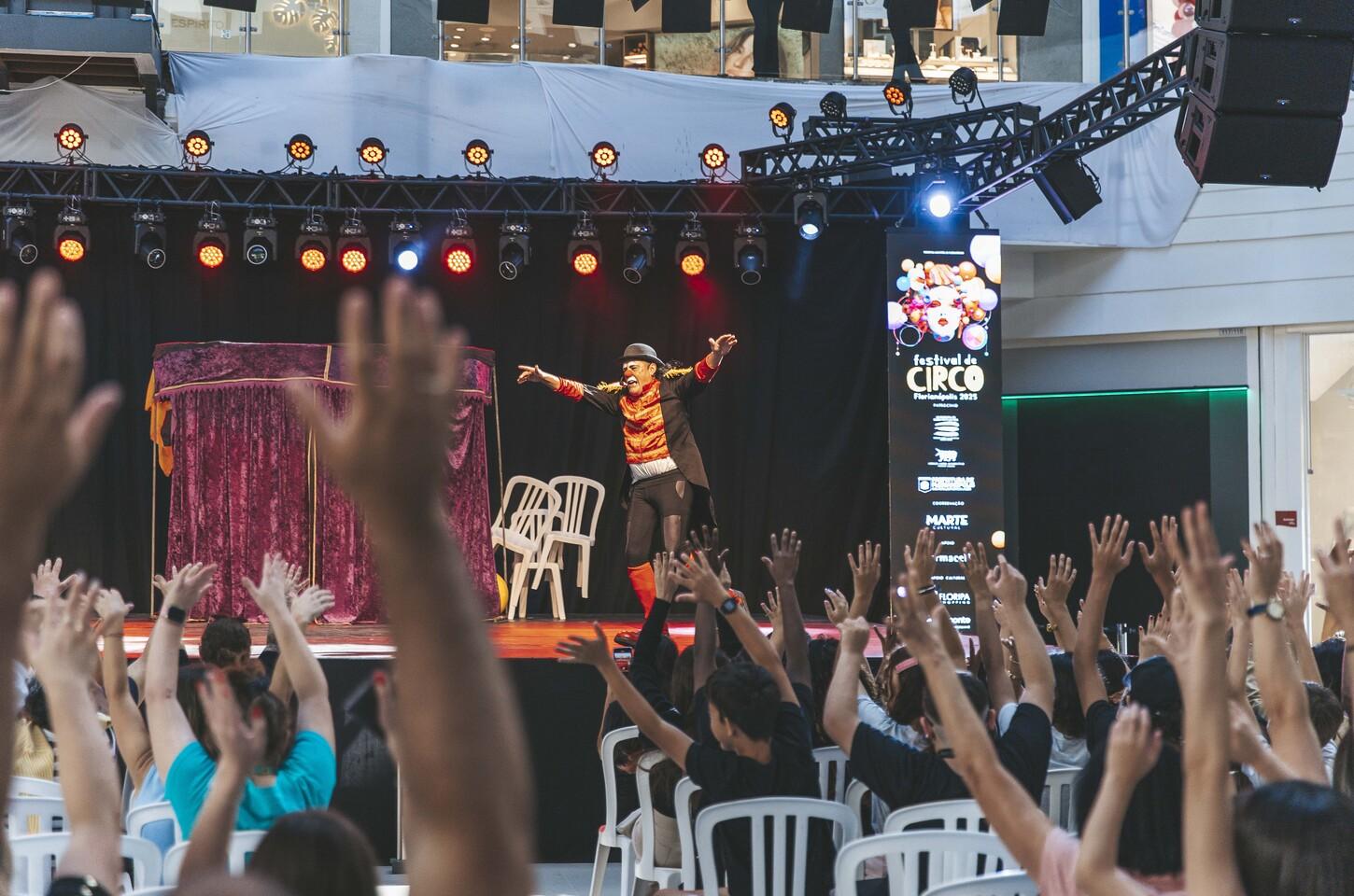 De palhaços a acrobatas: Festival de Circo transforma Floripa Shopping em palco de atrações gratuitas