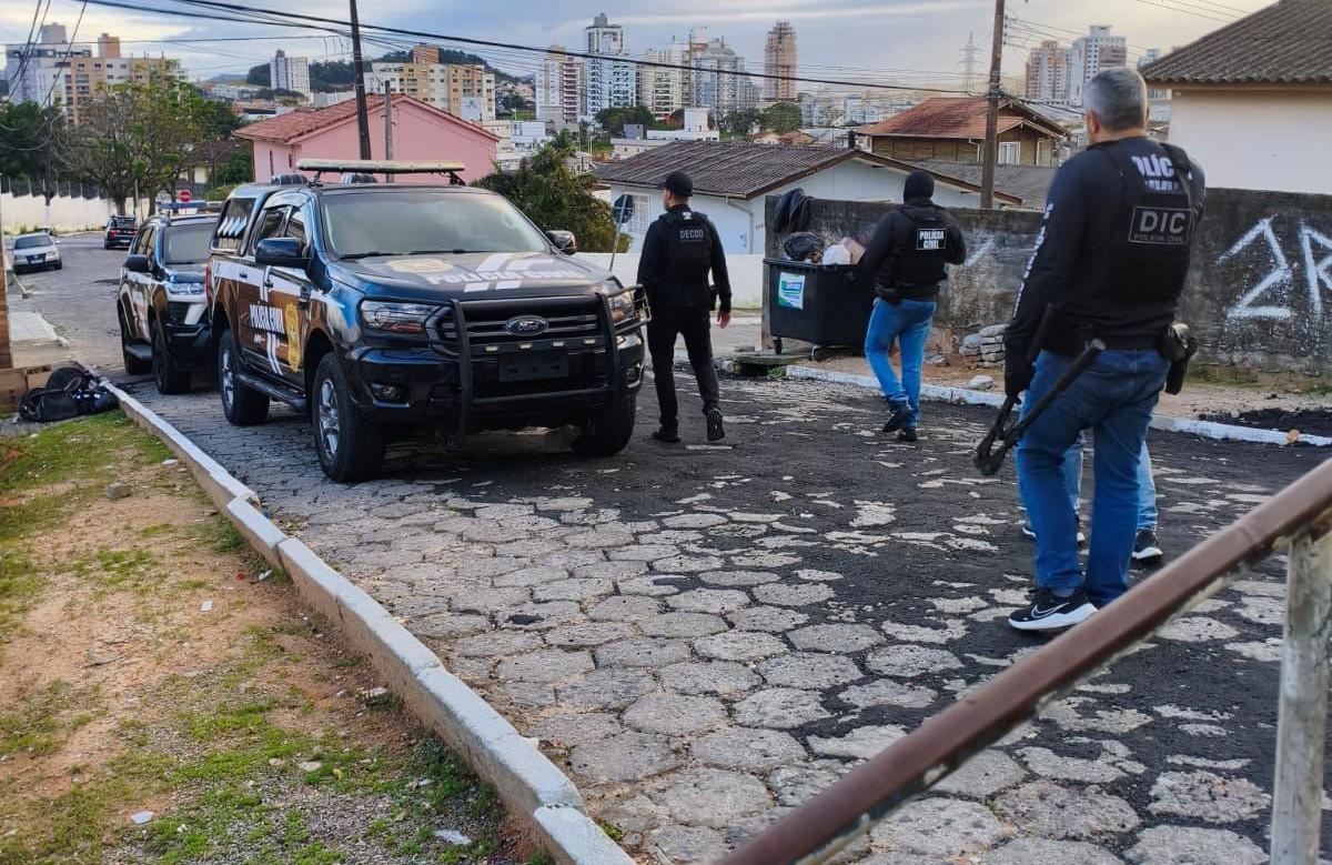 Delegacia de Homicídios de Palhoça prende principais executores de homicídio vinculado ao tráfico de drogas