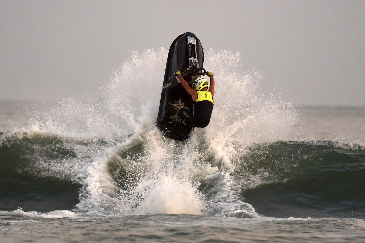 4ª etapa do Campeonato Sul-Americano de Jet Waves leva adrenalina e grandes nomes para a Praia do Santinho, em Florianópolis