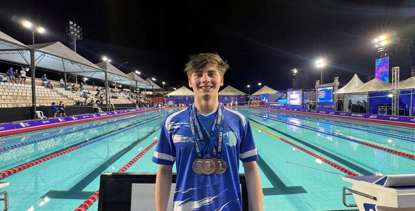 Atleta de natação do Lira representa Santa Catarina em competição internacional e ganha ouro