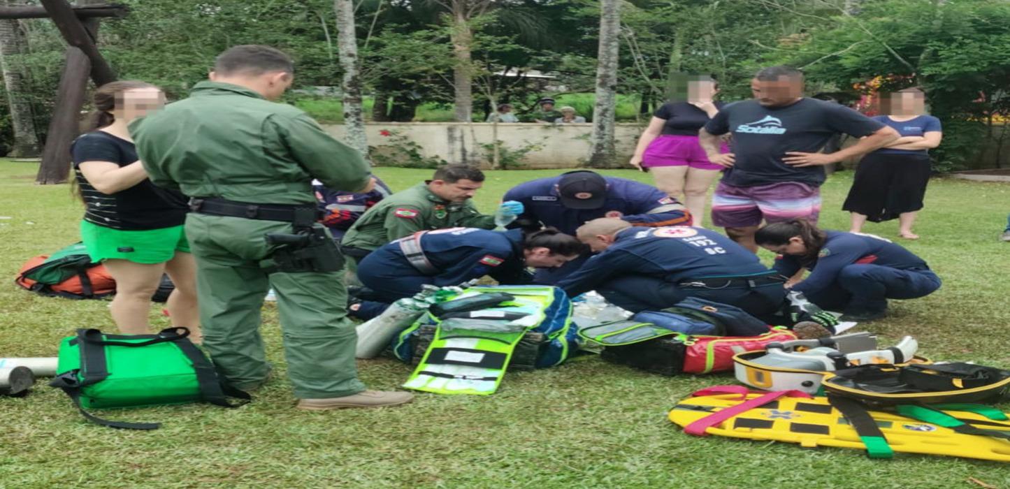 CBMSC e Águia da PMSC socorrem criança vítima de afogamento em Santo Amaro da Imperatriz (SC).