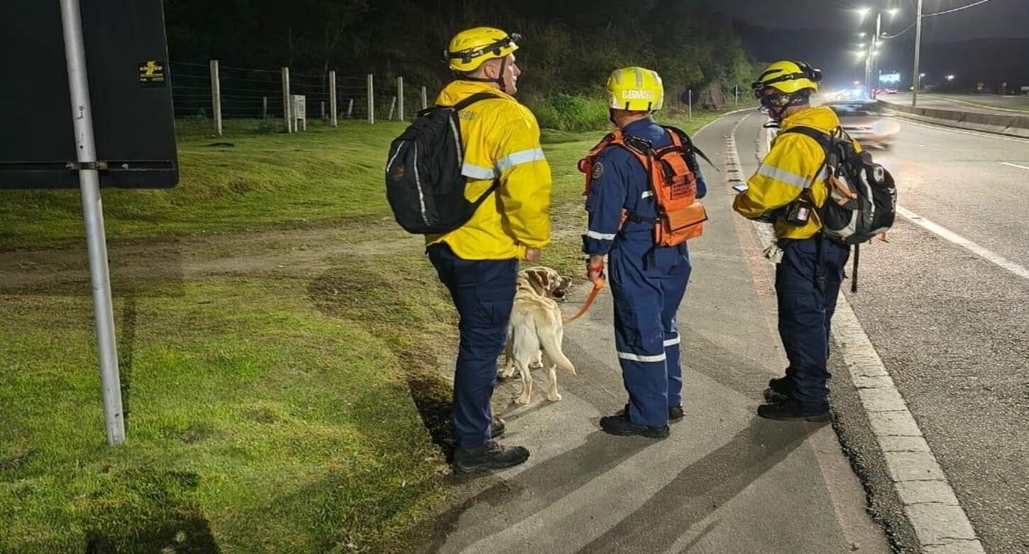 CBMSC realiza buscas por homem desaparecido na região da Vargem Pequena, em Florianópolis.